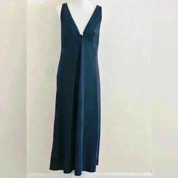 Vera Wang Navy Blue  Lace Trim Sleeveless Nightgown Size Medium - Picture 1 of 7